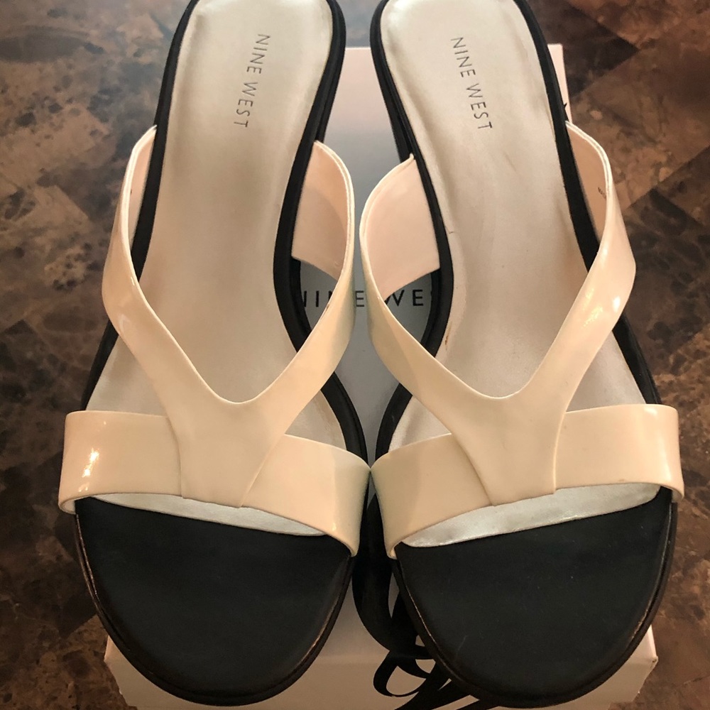 New Nine West black and white comfortable wedge